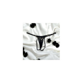 String noir en dentelle avec bijou et chaîne dorée 